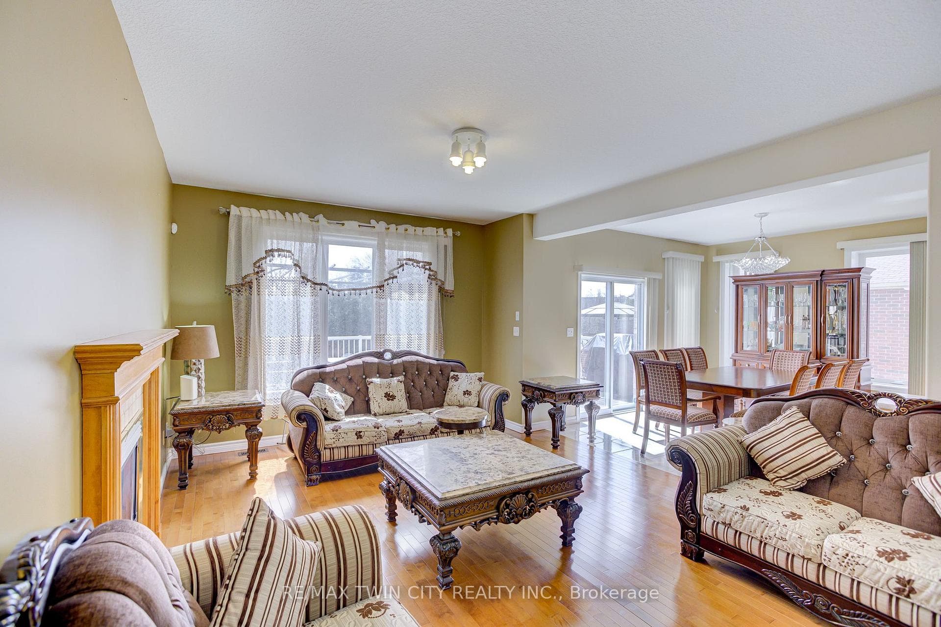 106 Country Clair Street photo 5