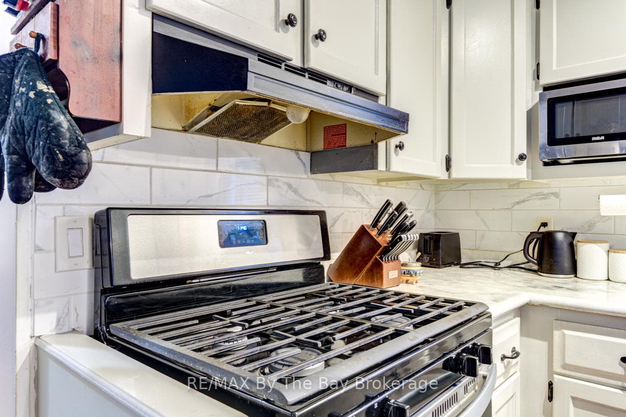 23 PRINCE CHARLES Avenue photo 18
