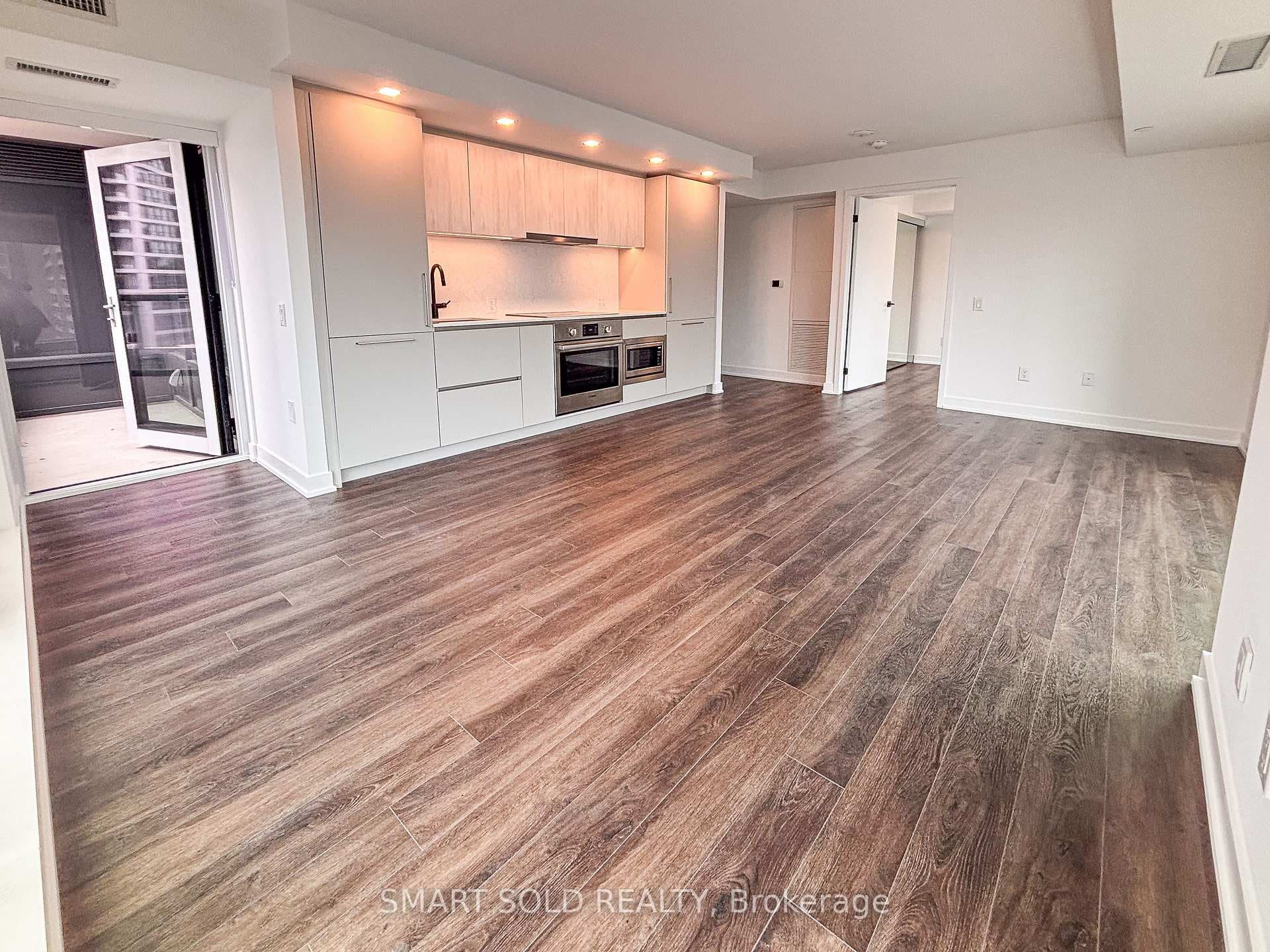 609 Sherbourne Street Unit 1102 photo 5