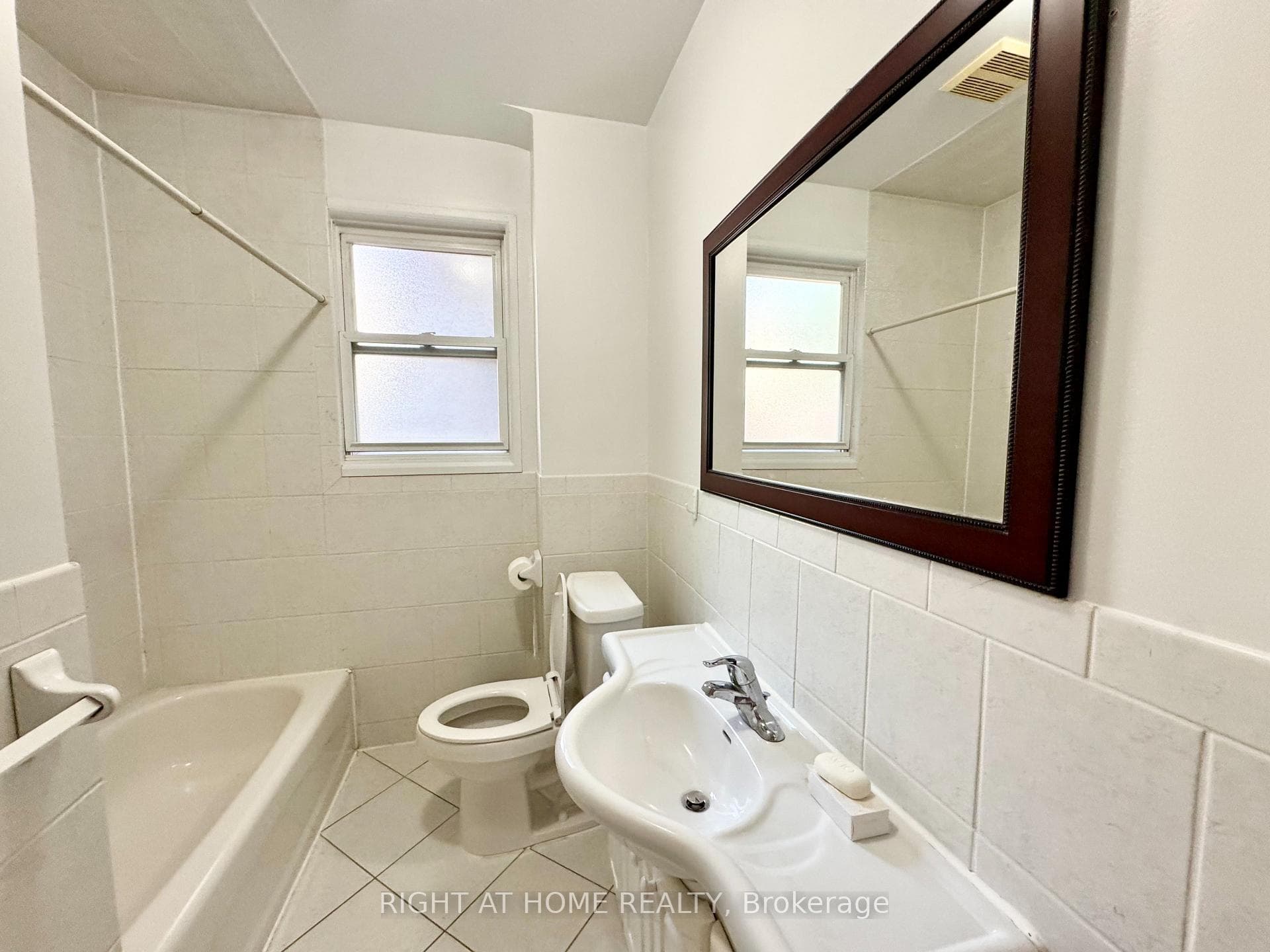 1198 Avenue Road Unit Main Apartment photo 26