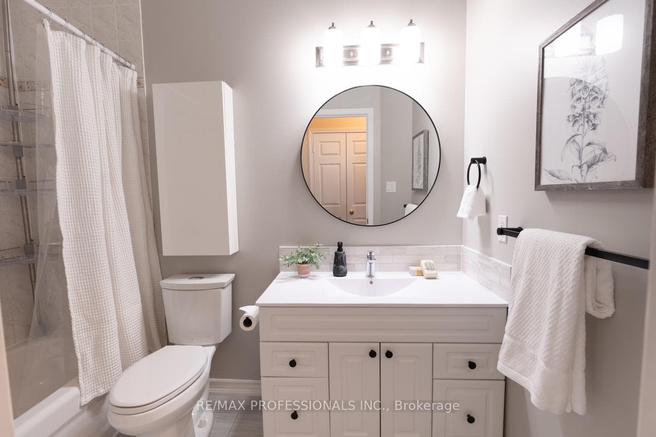 228 Richfield Square photo 16
