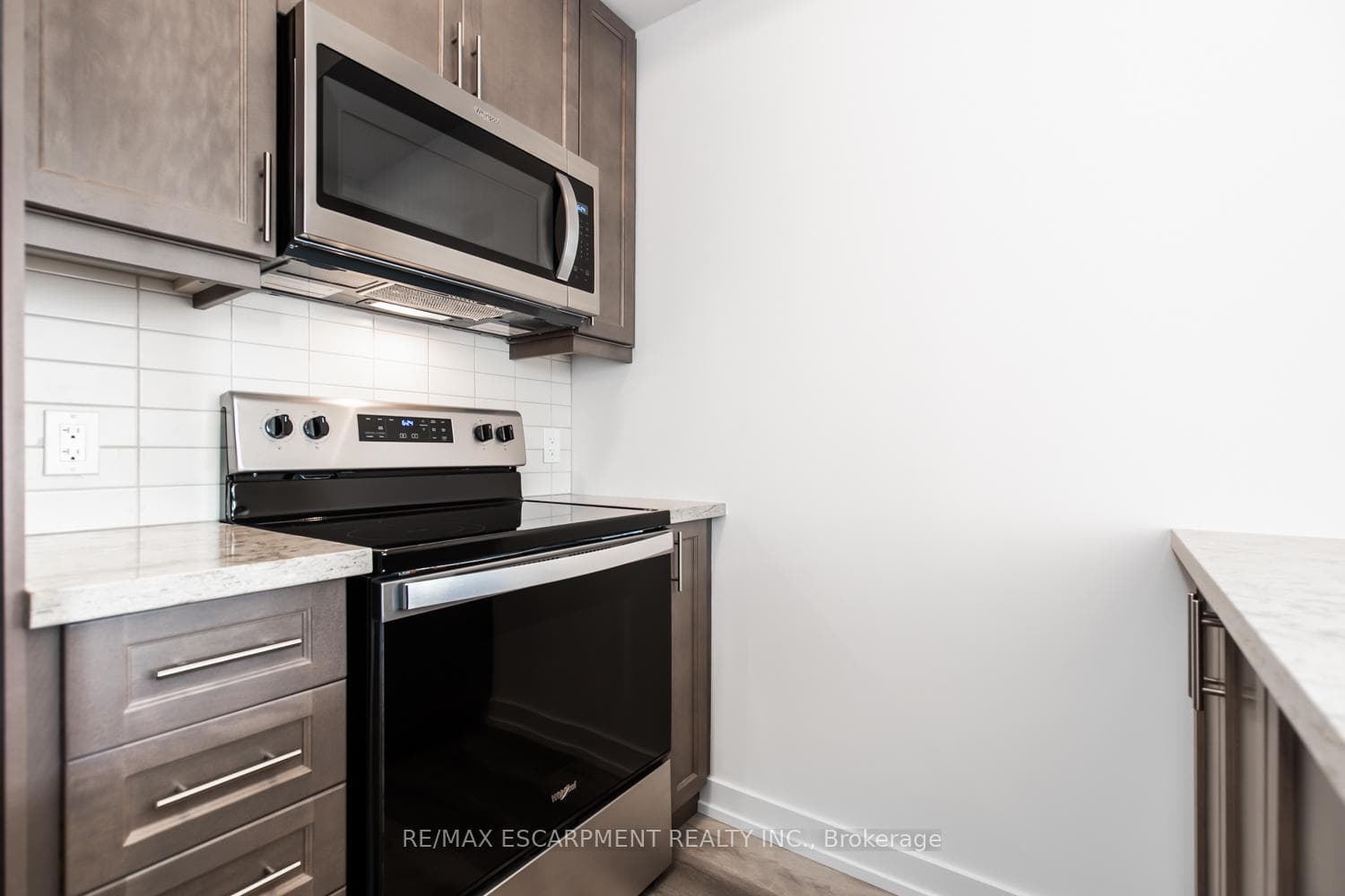 470 Dundas Street Unit 1001 photo 6