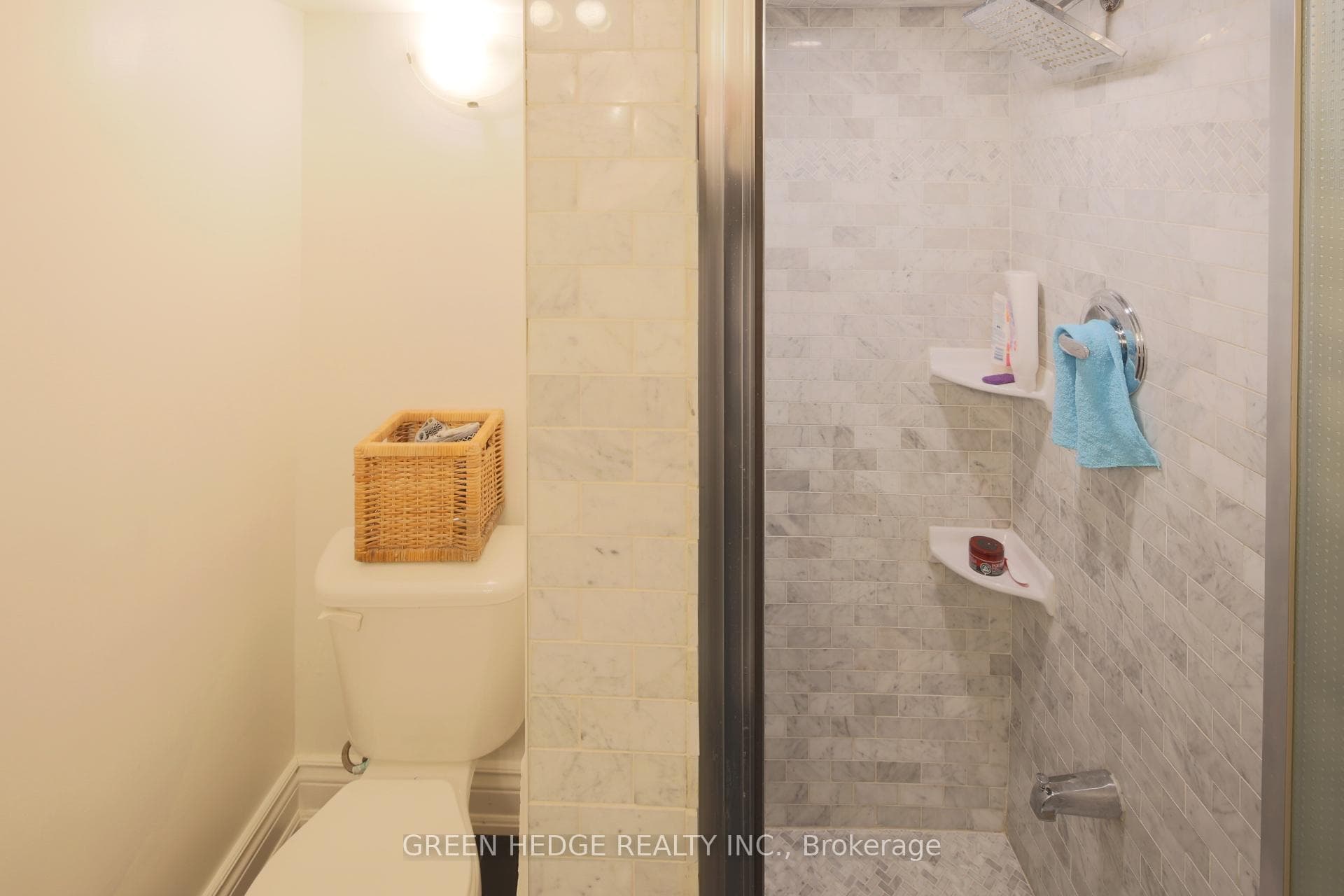 102 Fleetwood Crescent photo 17