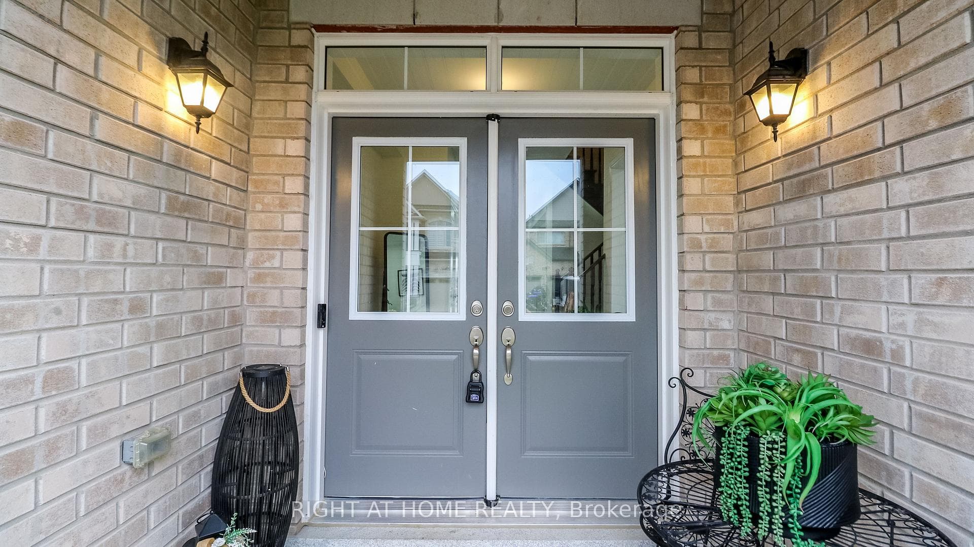 1691 Corsal Court photo 2