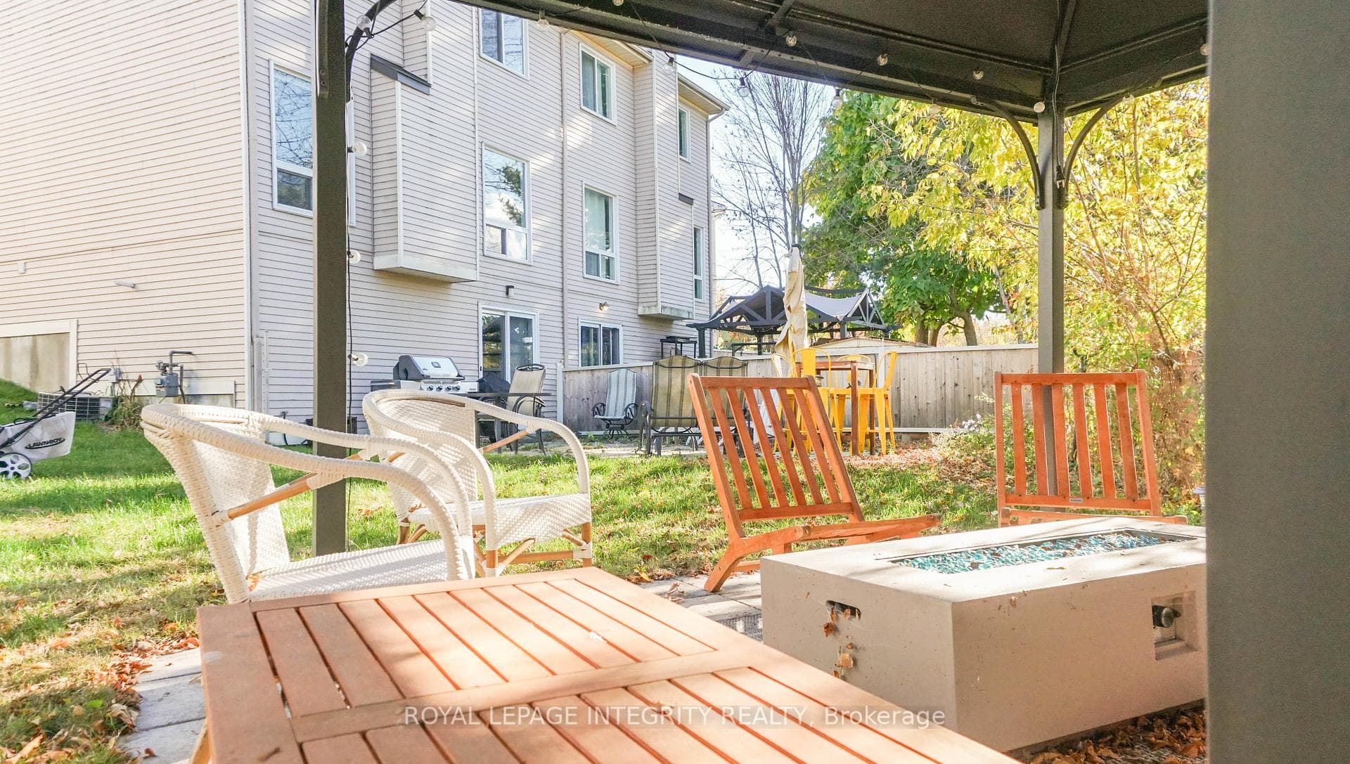 1080 DES ORMES Place photo 26