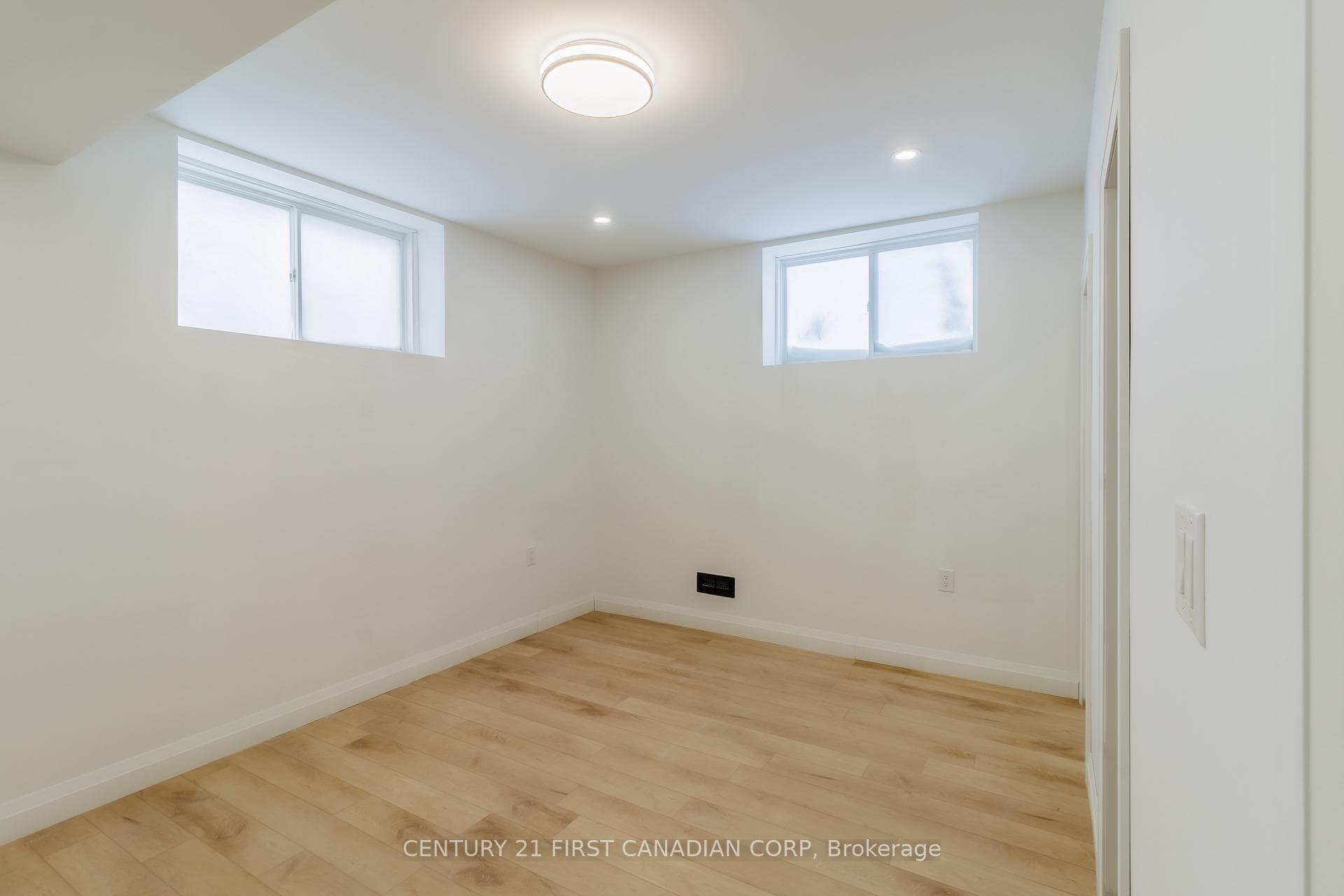828 Kleinburg Drive Unit Upper photo 45