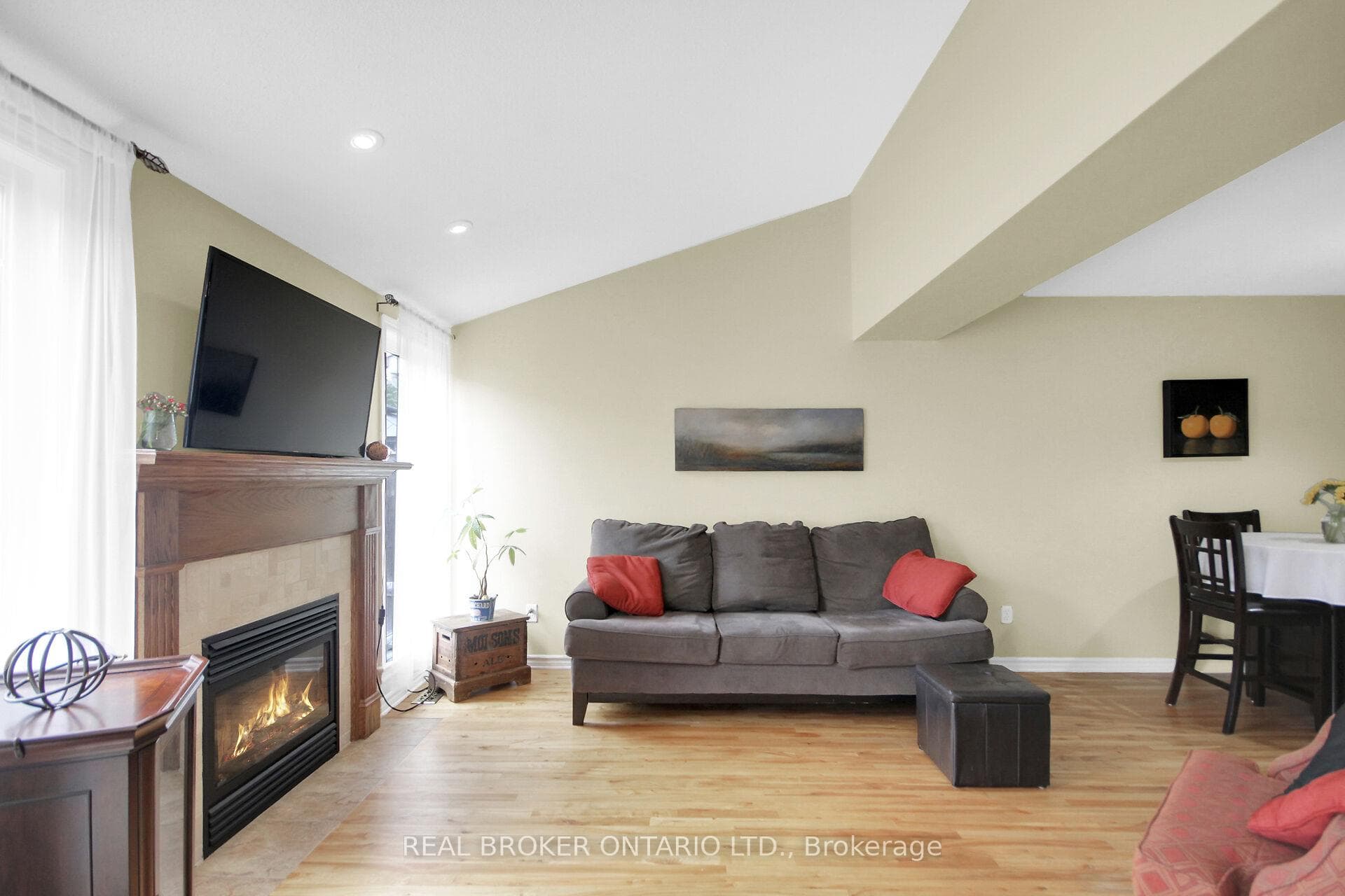181 Talltree Crescent photo 8