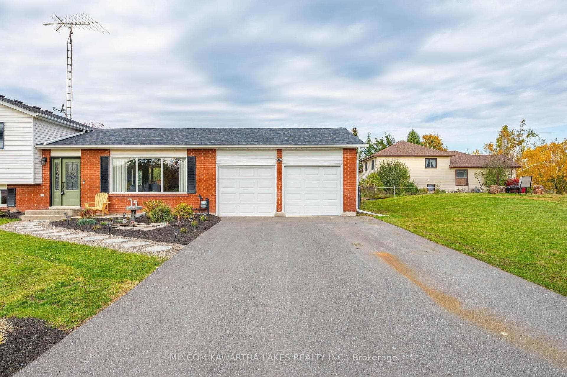 944 Blue Jay Street photo 2