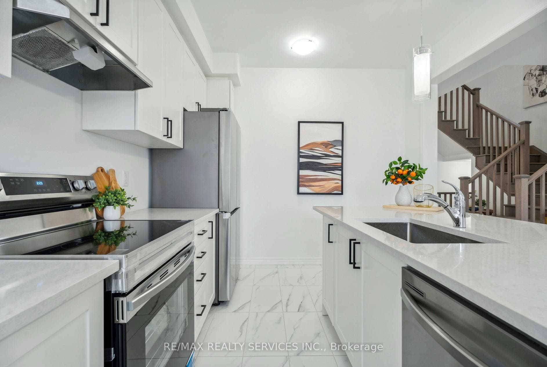 388 Madelaine Drive photo 14