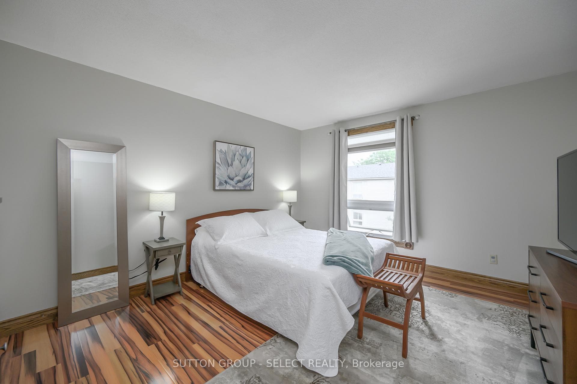 281 Everglade Crescent photo 16