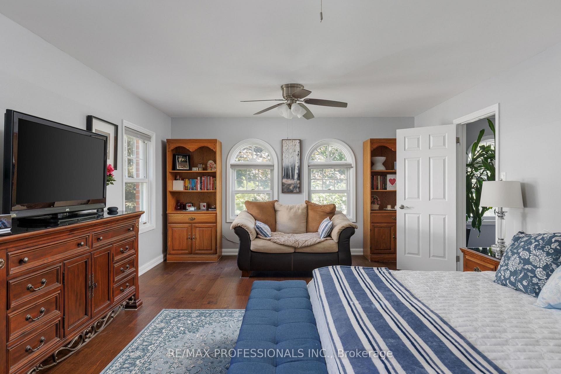 106 Rathburn Road photo 32