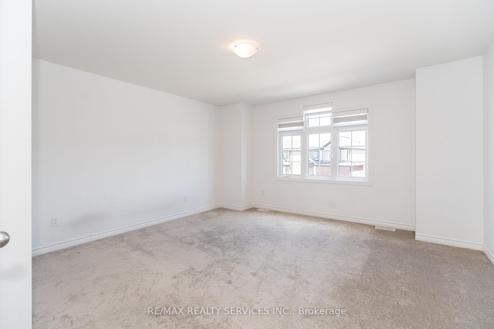 288 Freure Drive photo 19