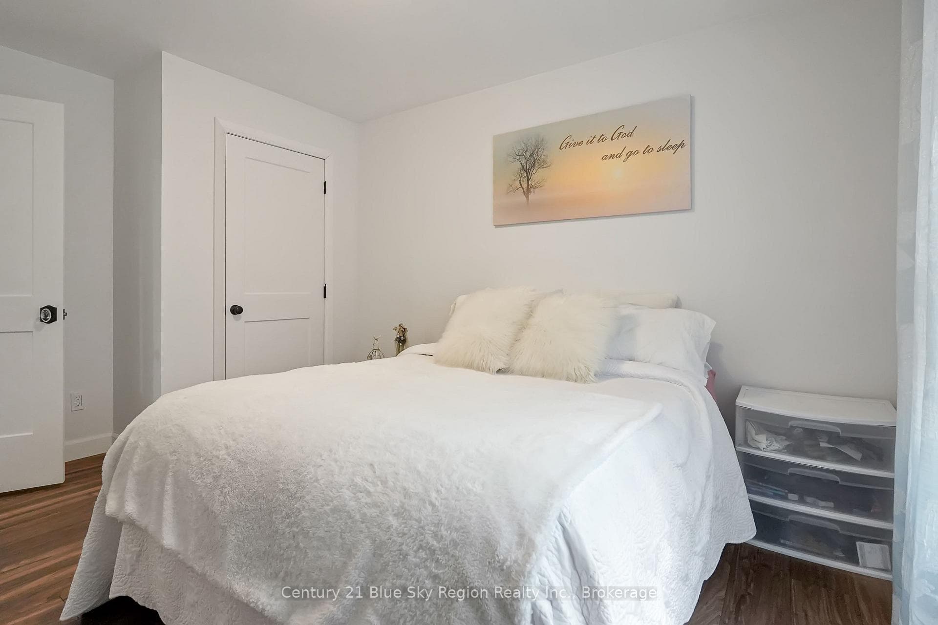 104 GREENWOOD Drive photo 39