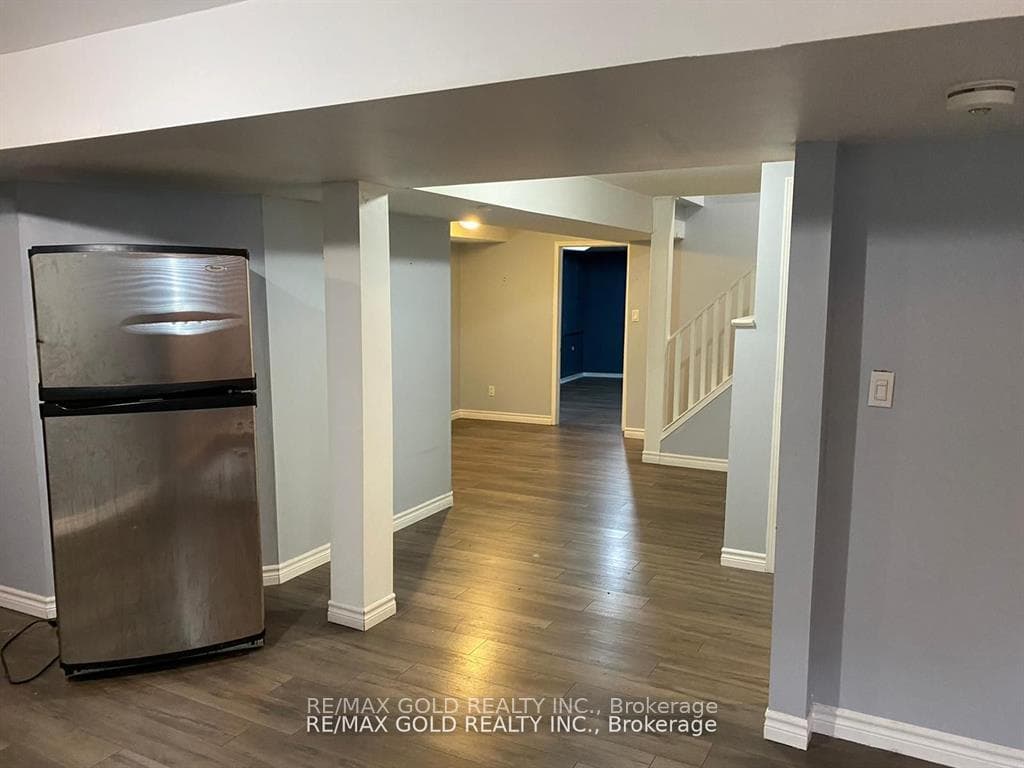 27 Middlecote Drive Unit Bsmt photo 21