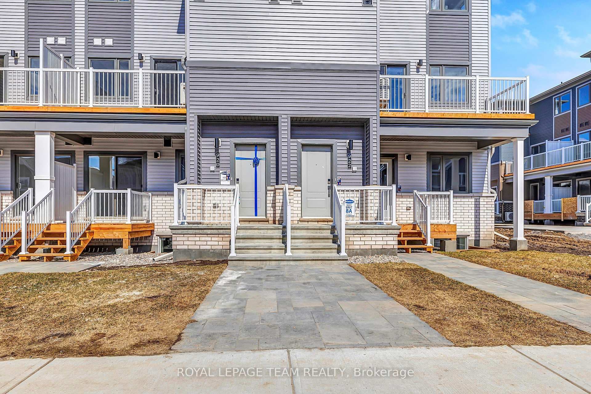 920 Parnian Private photo 2