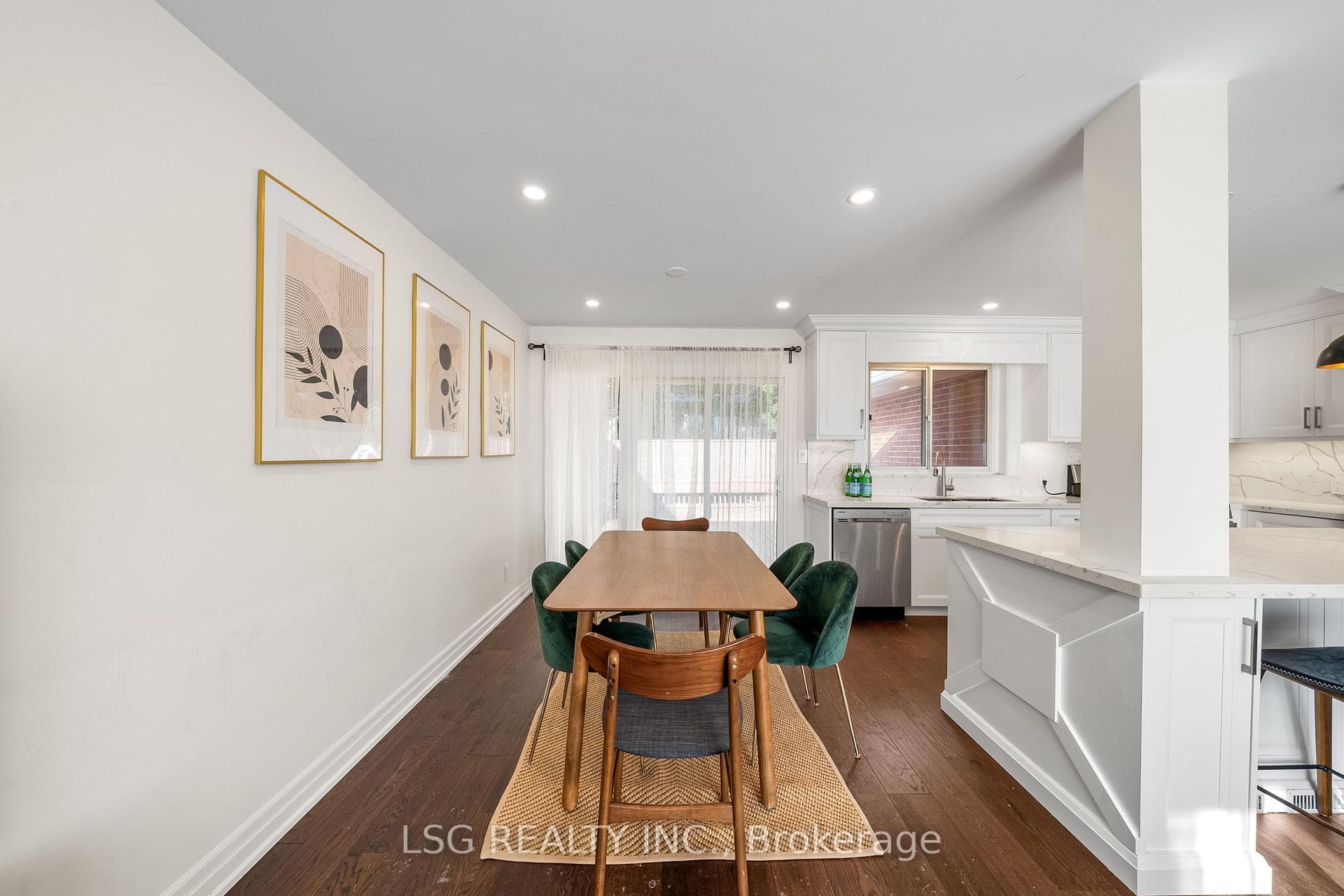 23 Sussex Avenue photo 8