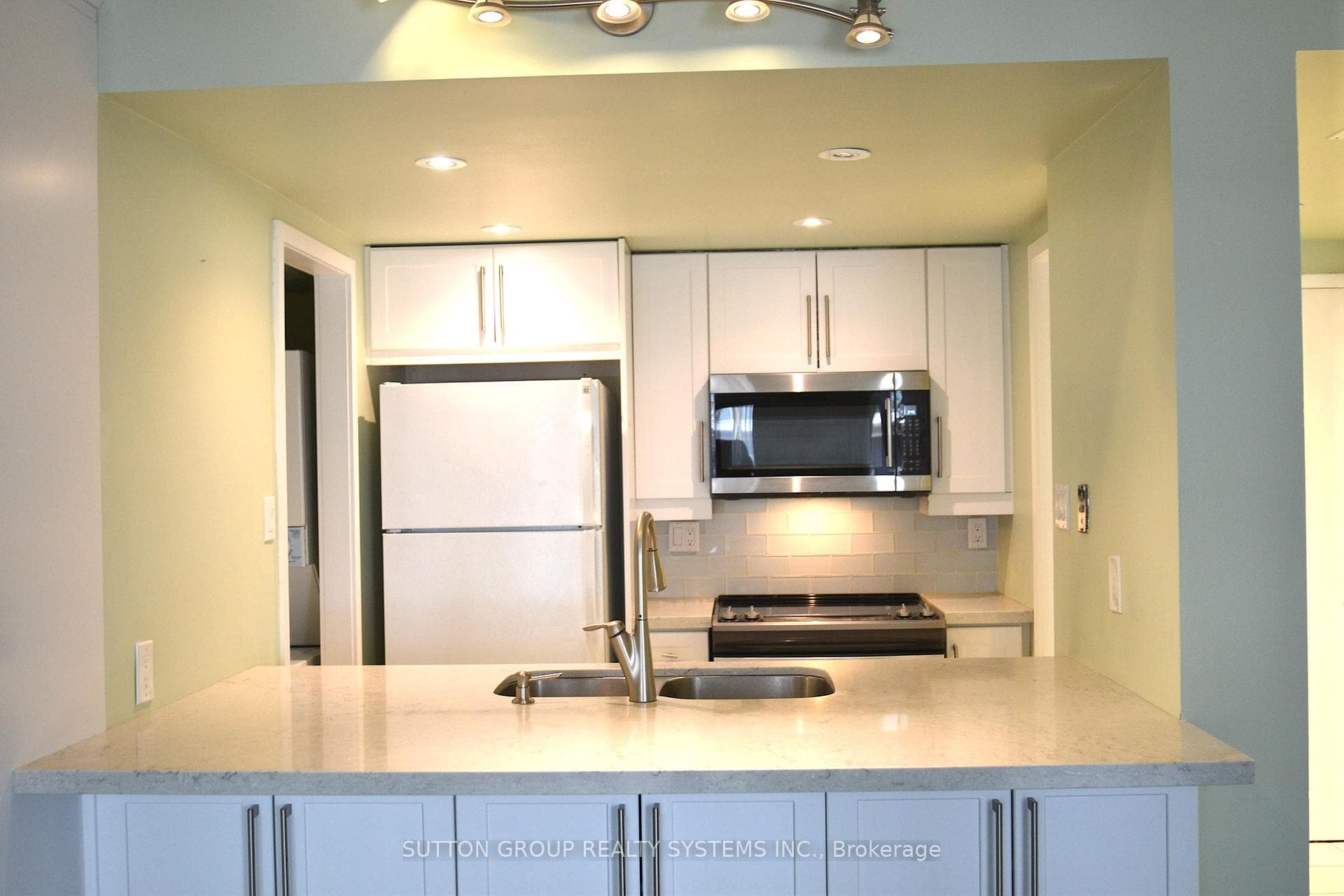 717 Bay Street Unit 1809 photo 6