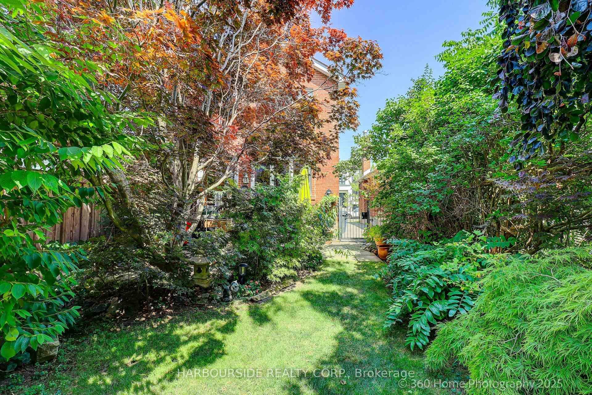 591 Broadway Avenue photo 28