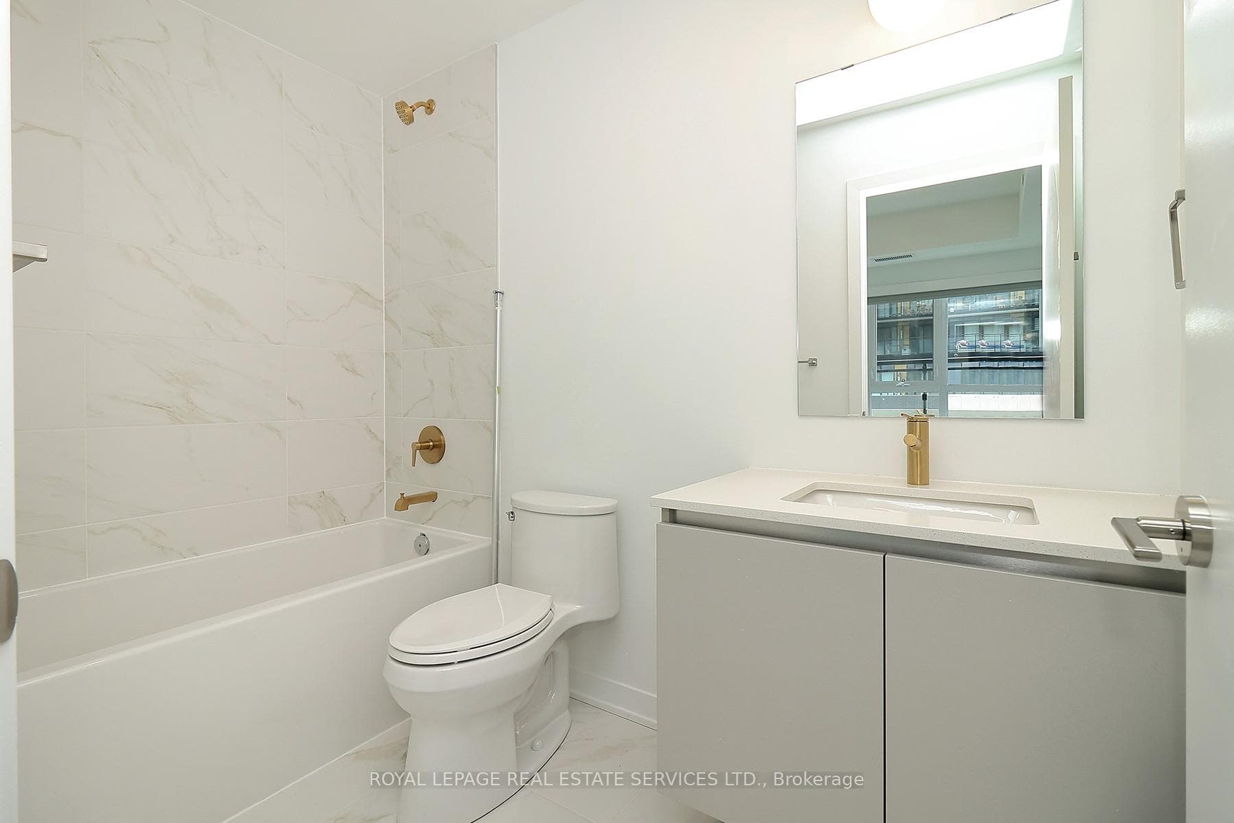 395 Dundas Street Unit 323 photo 18