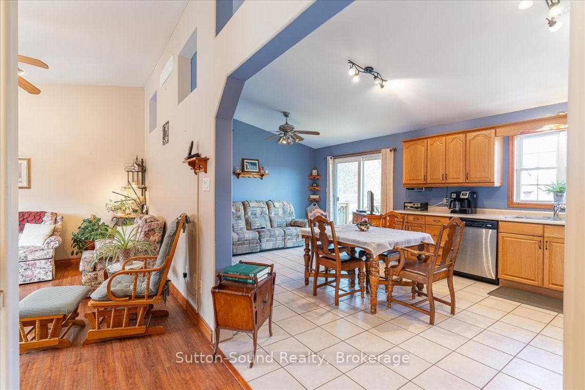 Open concept kitchen/dining room