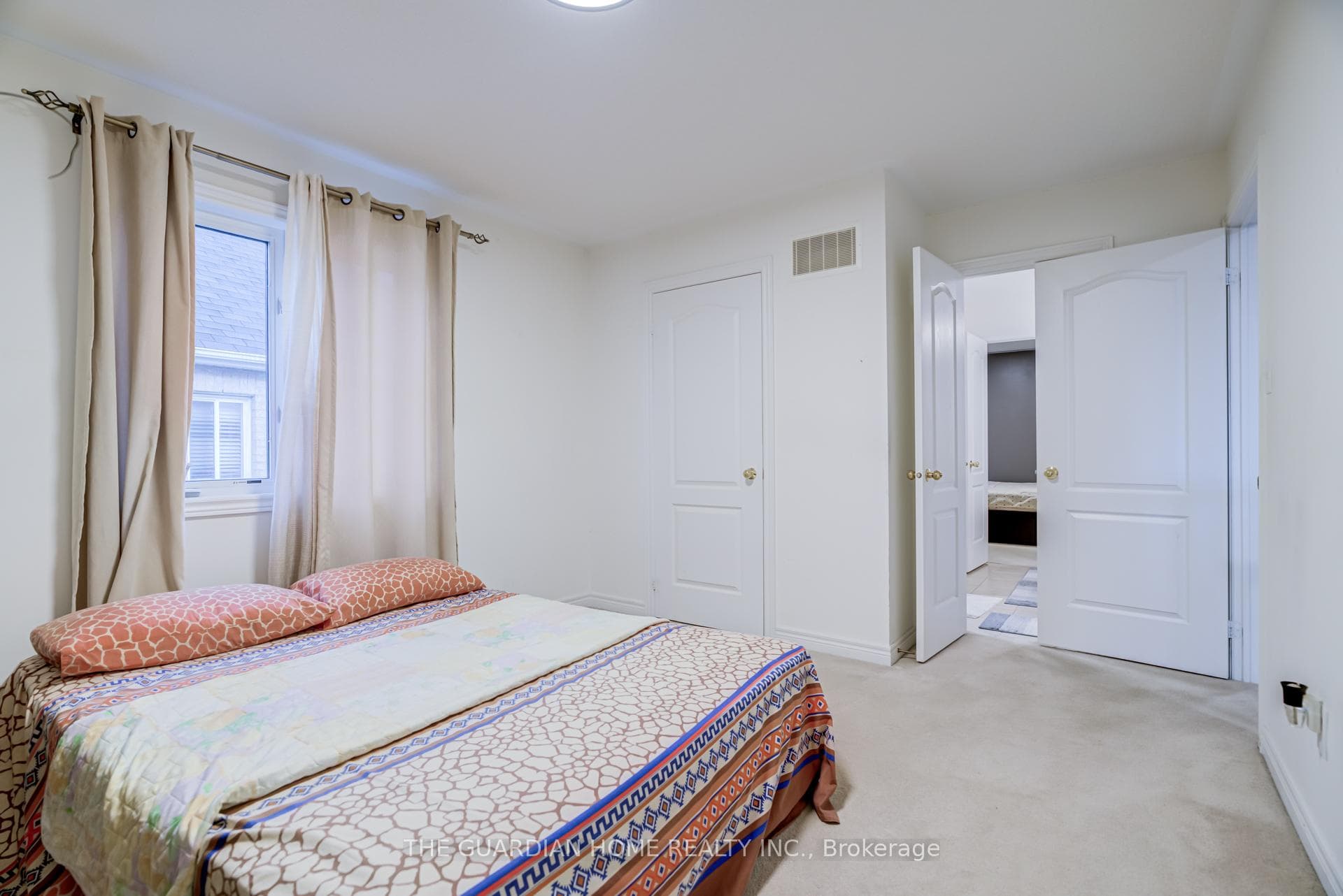 1214 Harlstone Crescent photo 41
