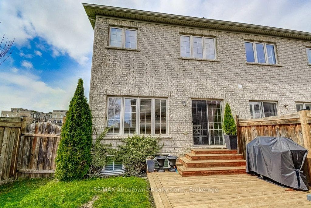 2454 Greenwich Drive photo 41