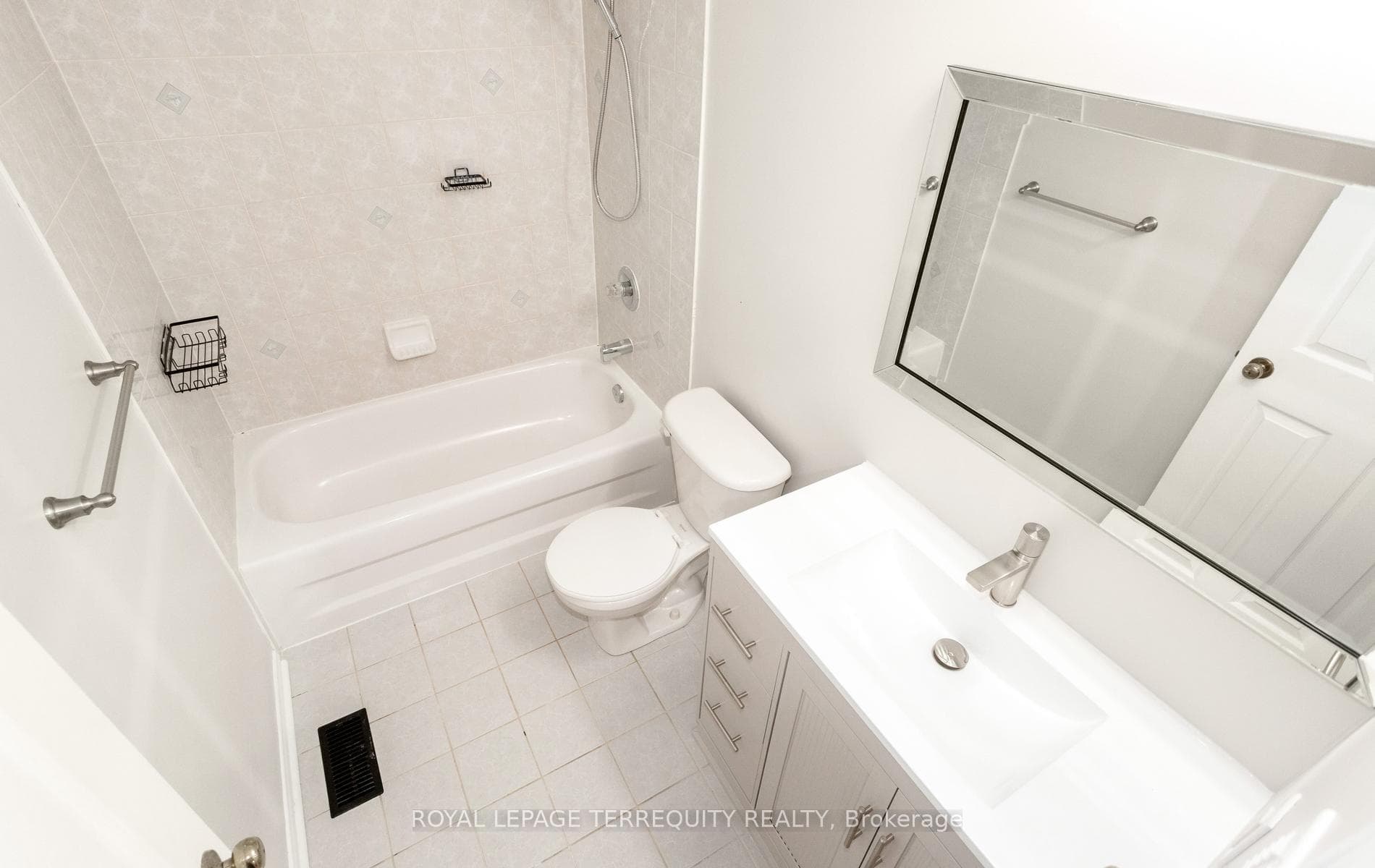 Main 4pc Bath