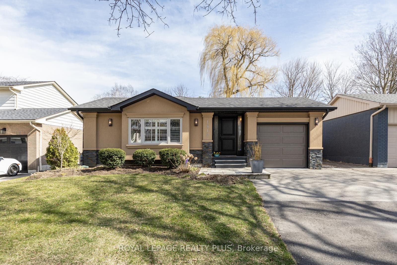 1812 Pattinson Crescent photo 2