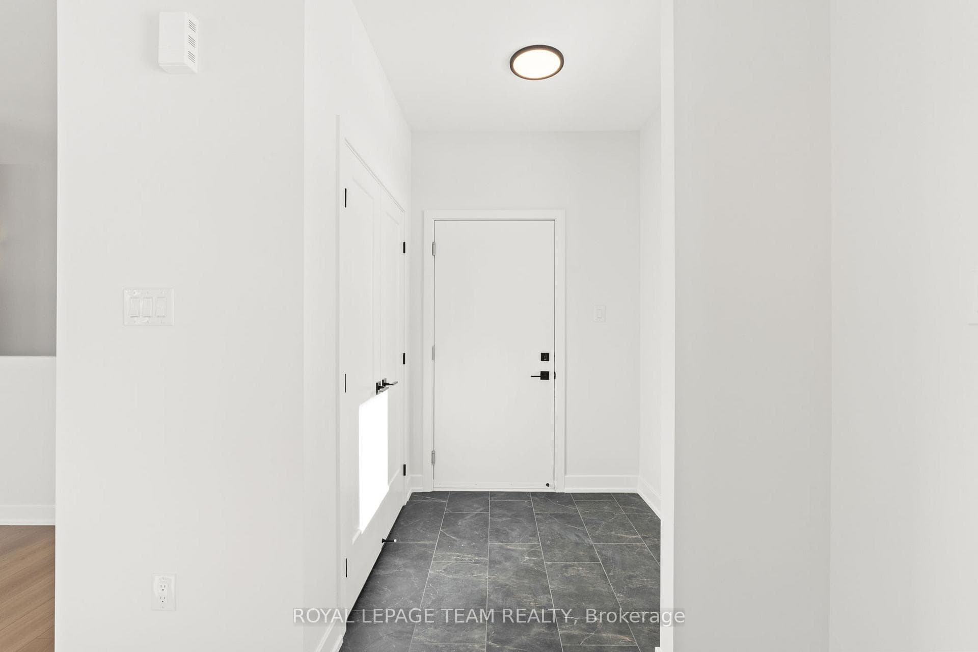70 TENNANT Drive photo 22
