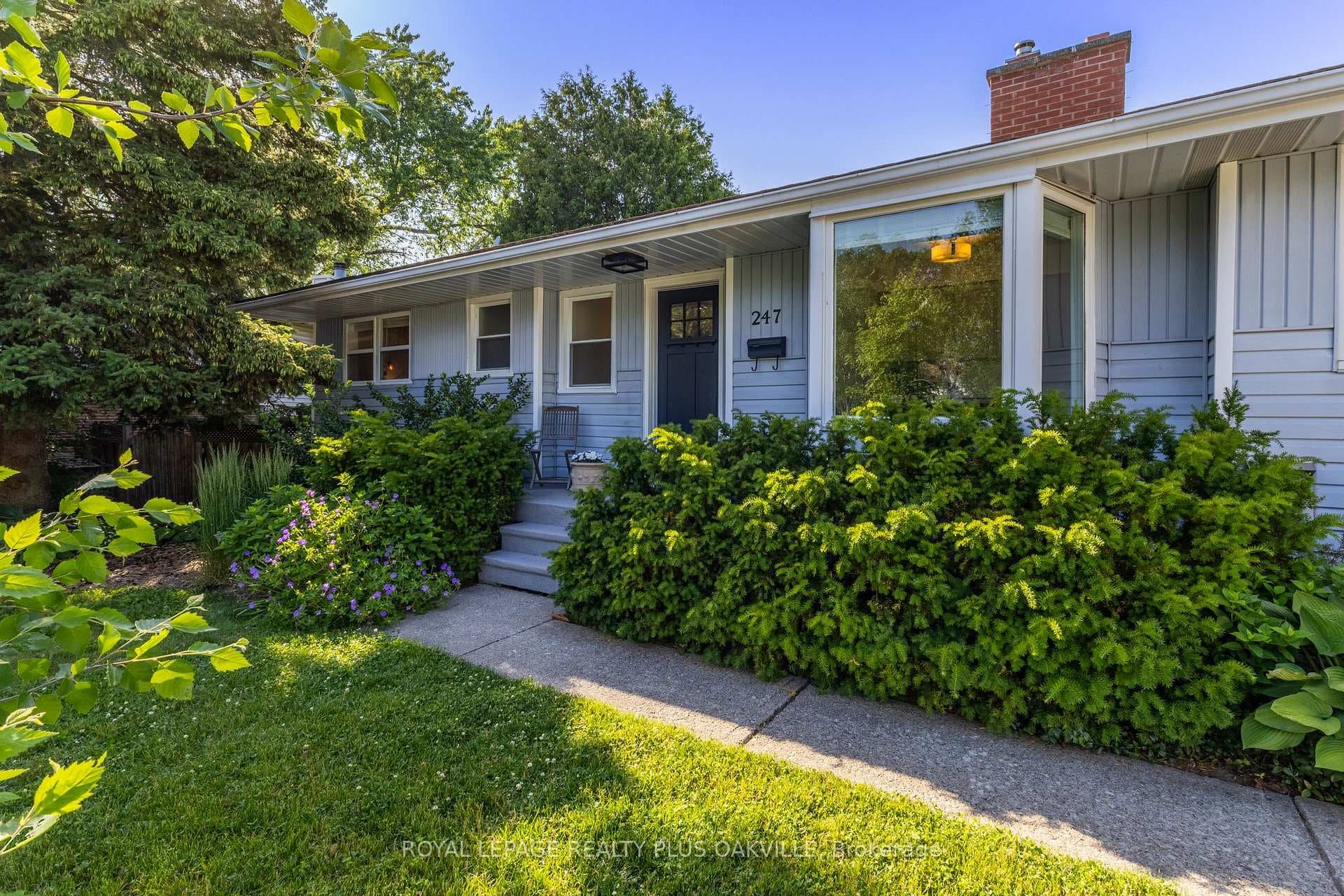 247 Elmhurst Crescent photo 8