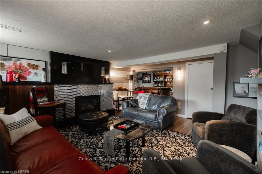 99 TWEEDSMUIR Drive photo 32