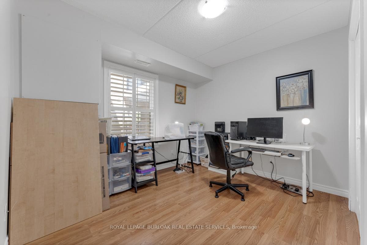 2045 Appleby Line Unit 211 photo 17