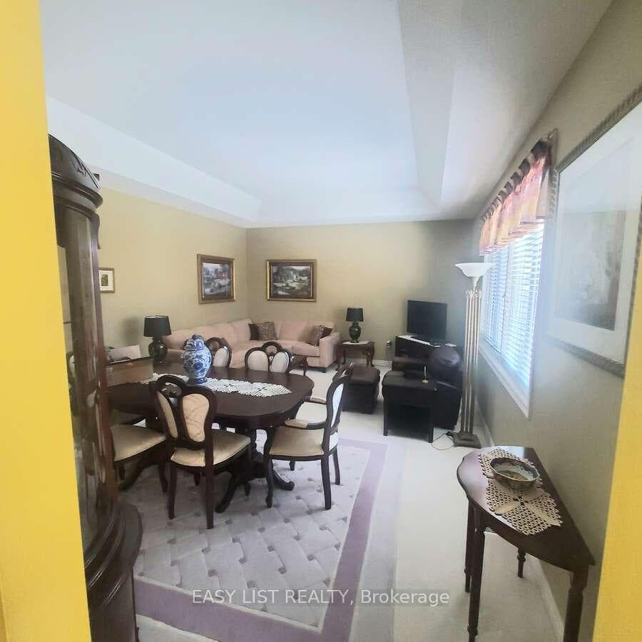 32 Twentyplace Boulevard photo 4