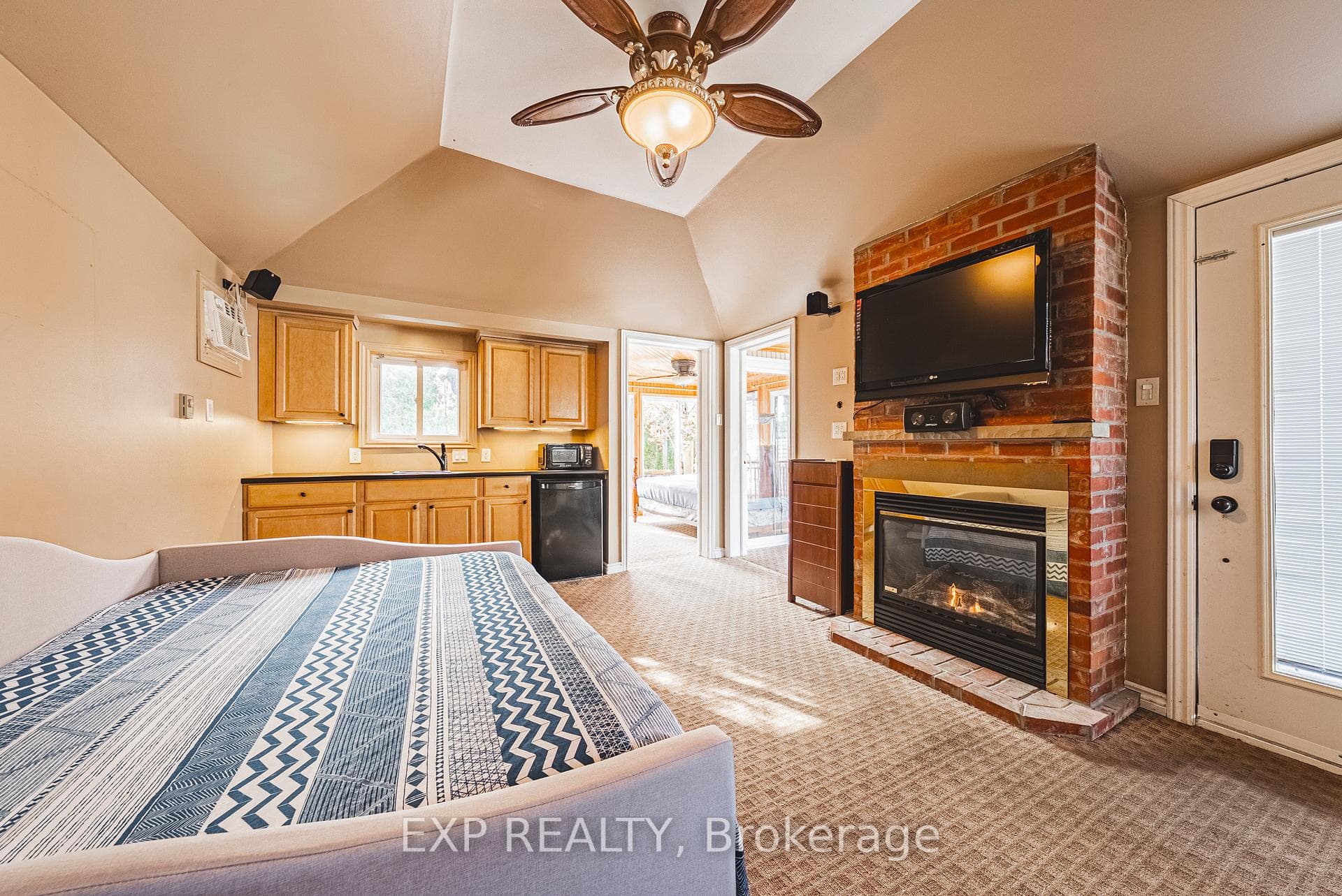1164 Barton Street photo 22
