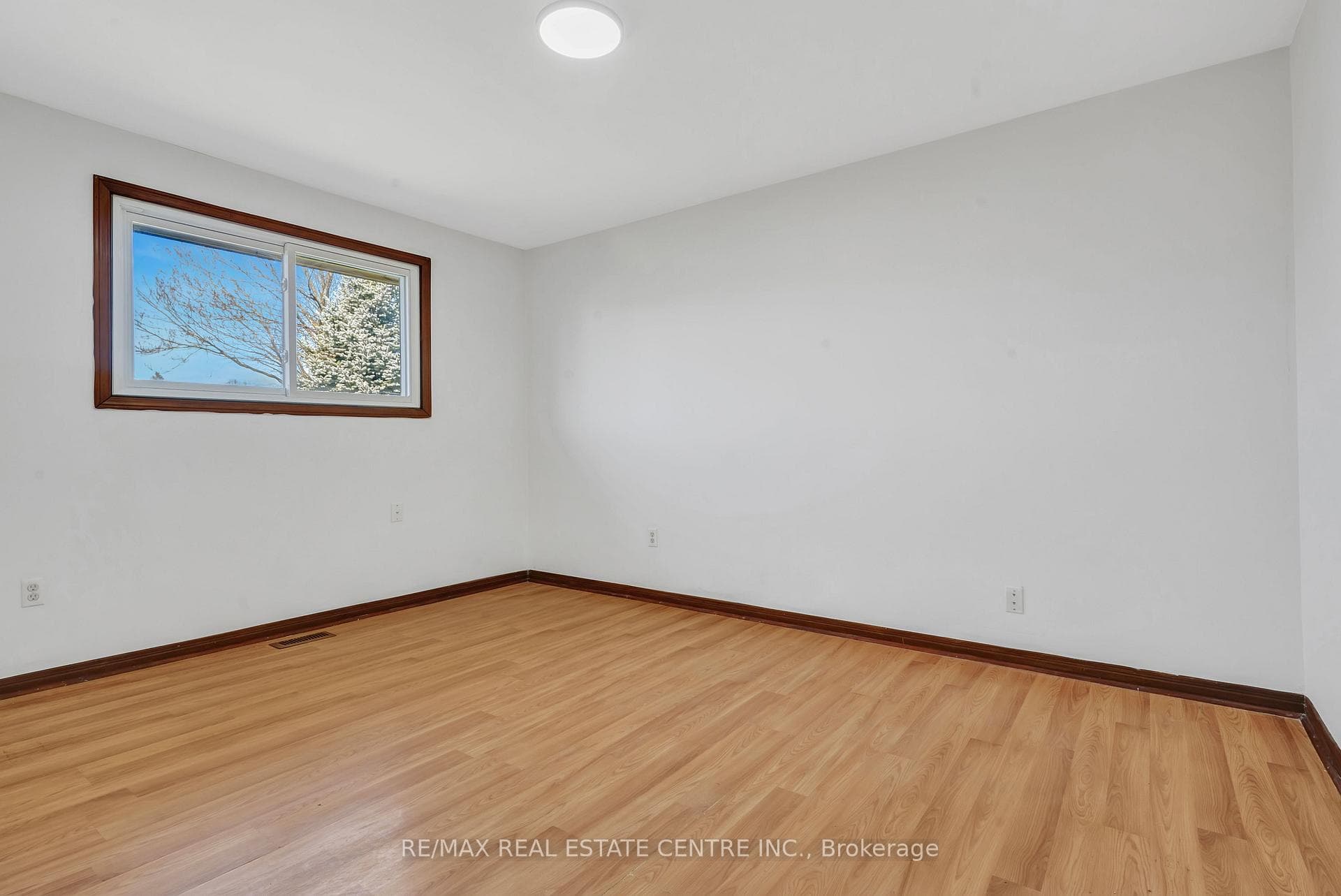 6363 Armstrong Drive photo 20