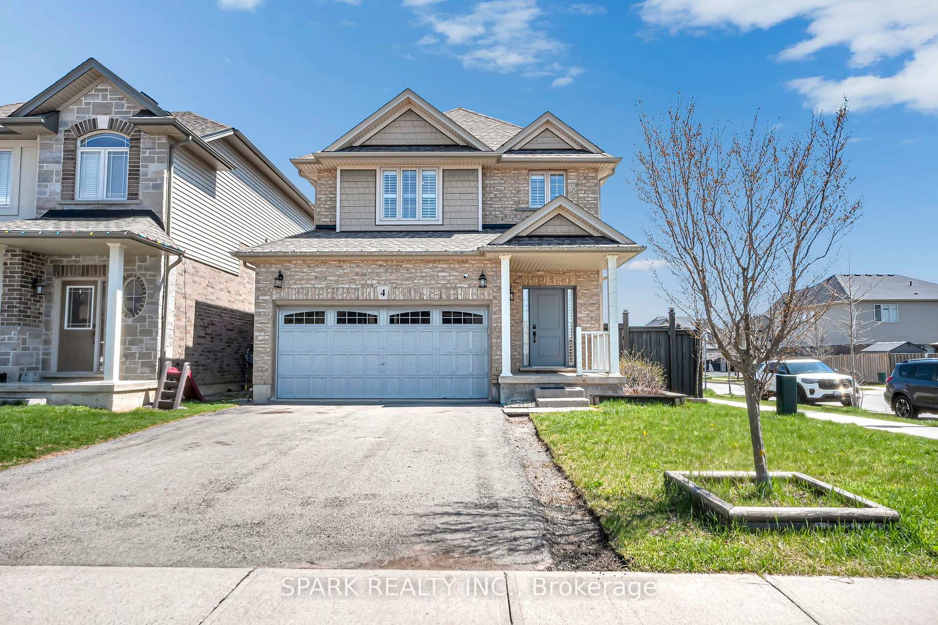 4 Cutts Crescent photo 1