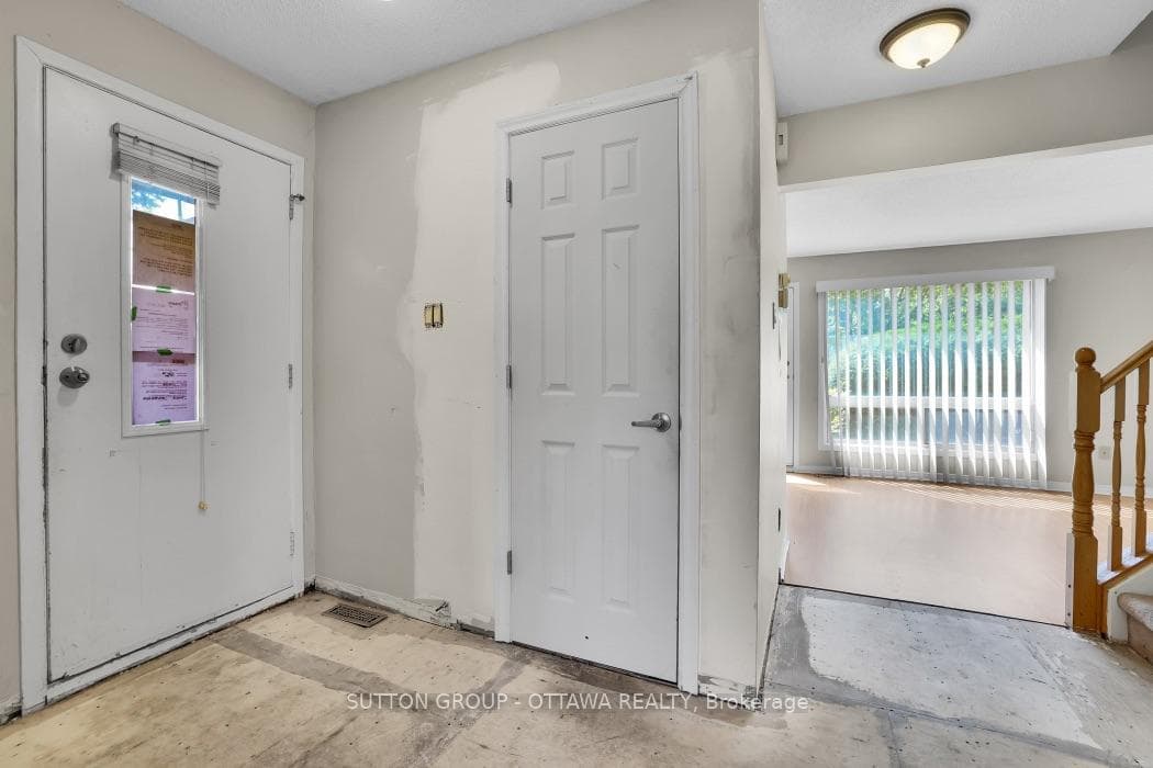 2014 Falkirk Crescent photo 6