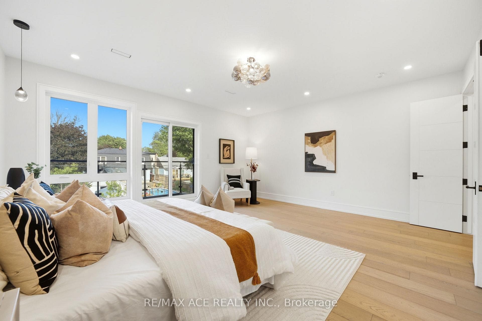 61 Harewood Avenue photo 22