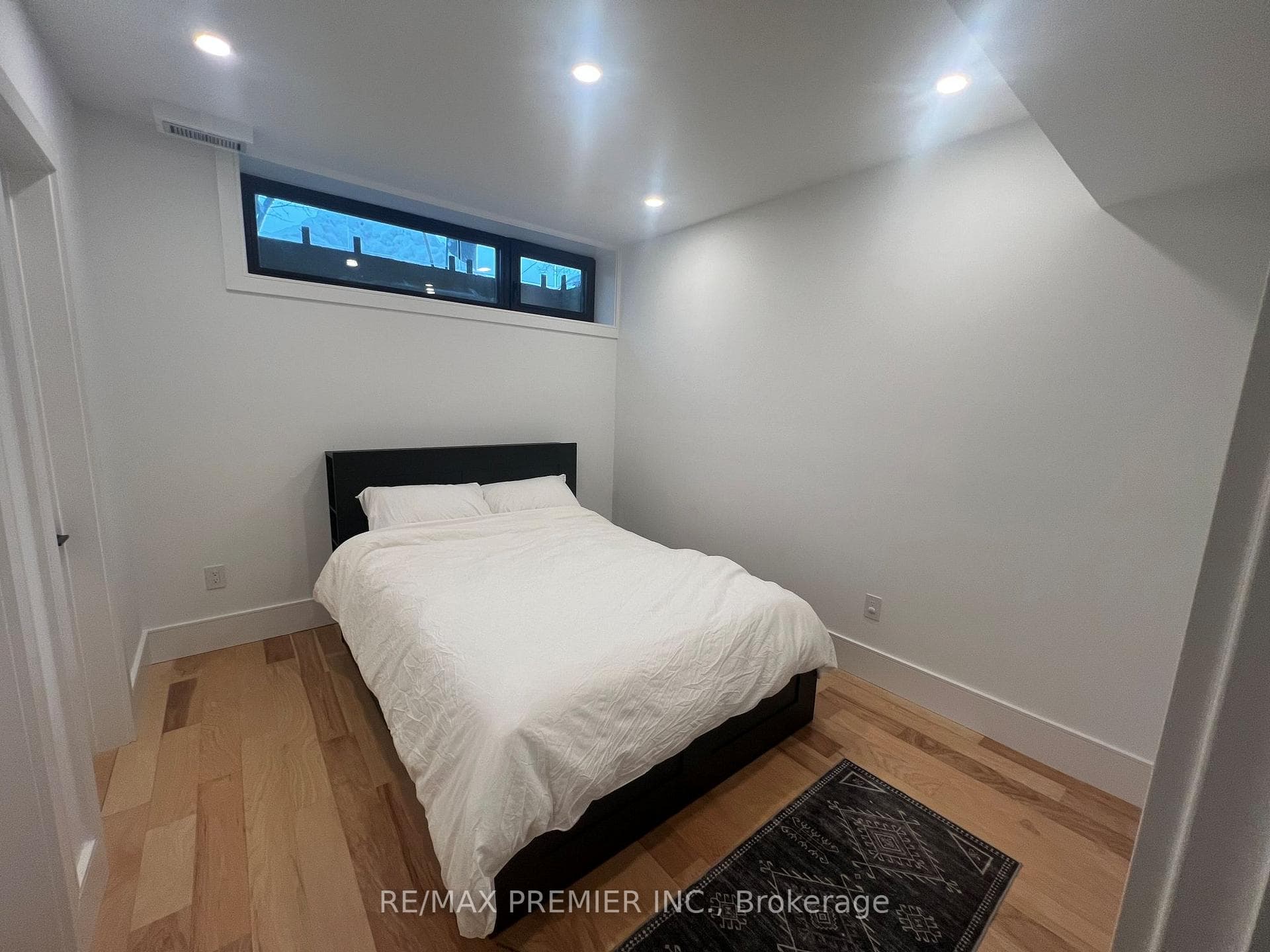 7 Glen Eden Crescent Unit Basement photo 5