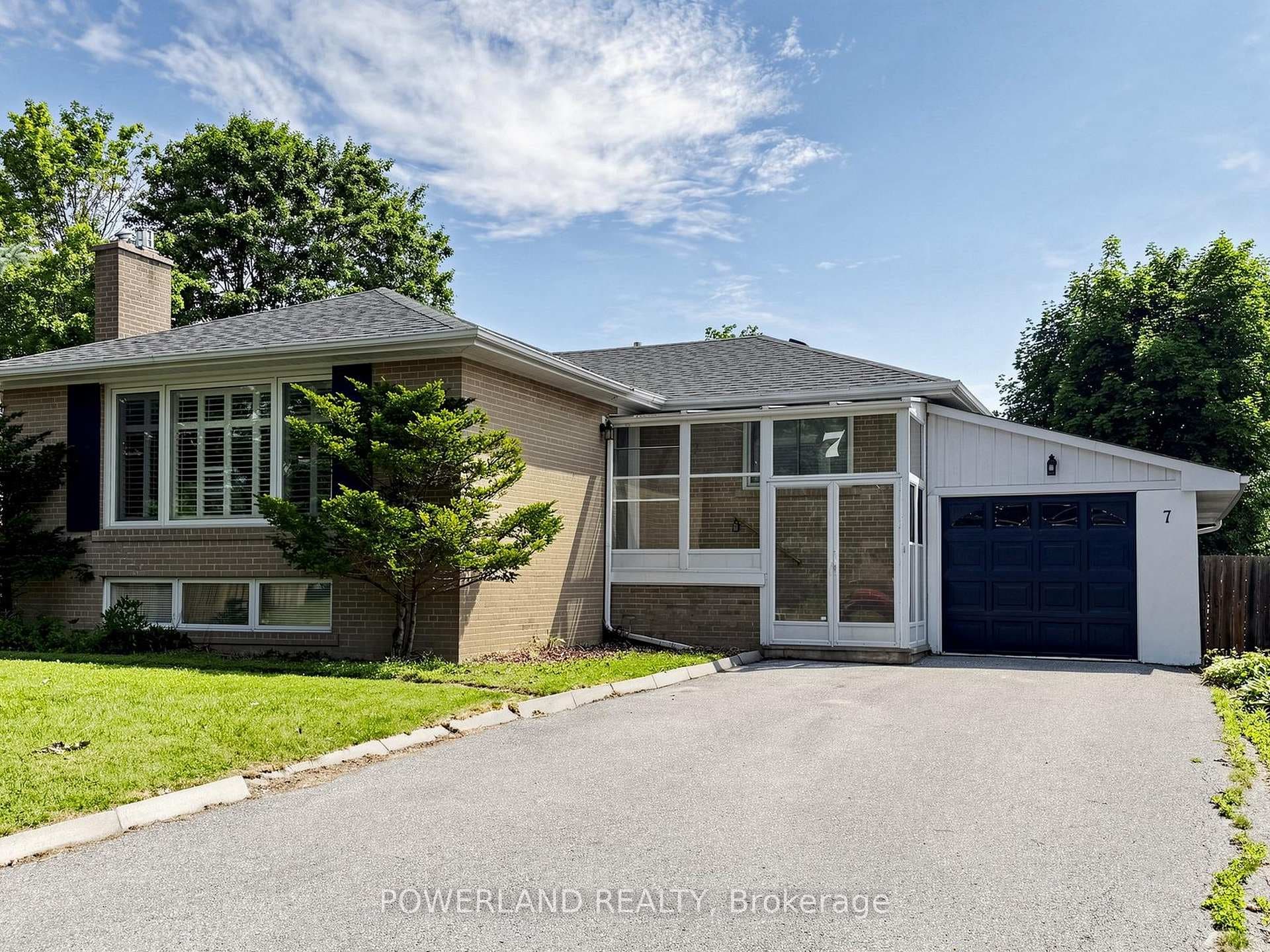 7 Laurentide Avenue photo 2
