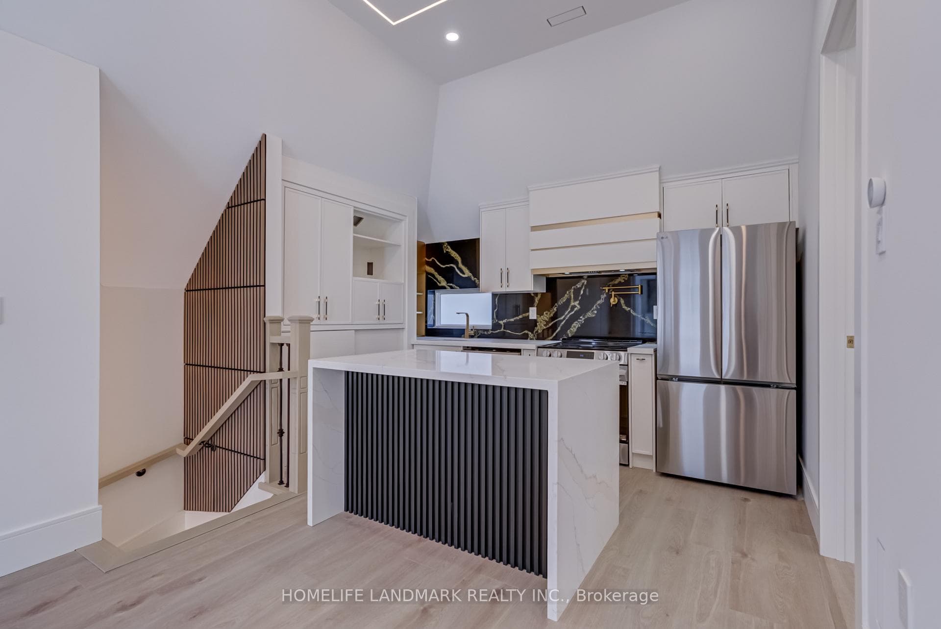 23 Coulson Avenue Unit The Cosmopolitan photo 7