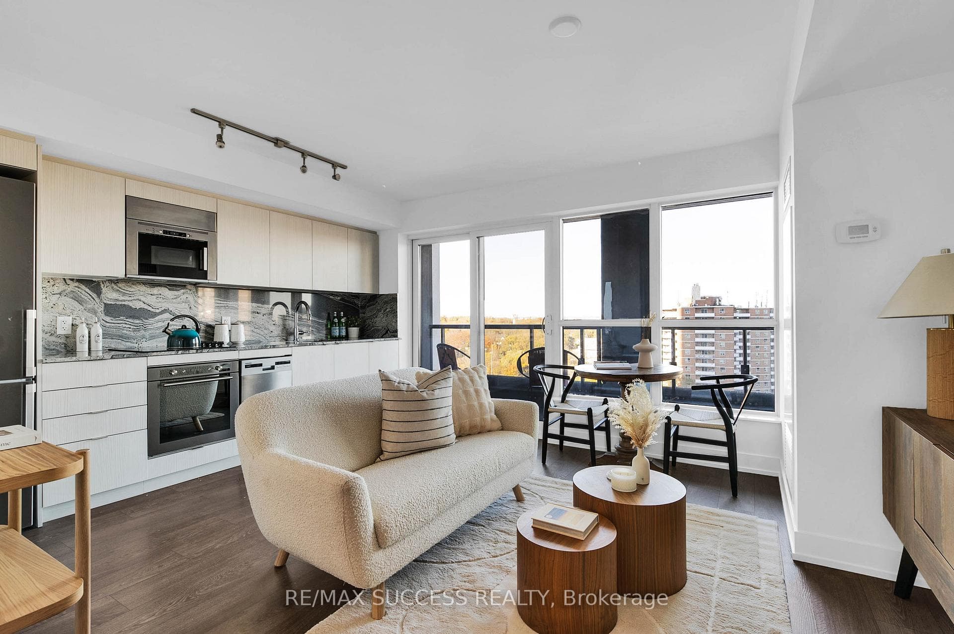 5 Mabelle Avenue Unit 1127 photo 9