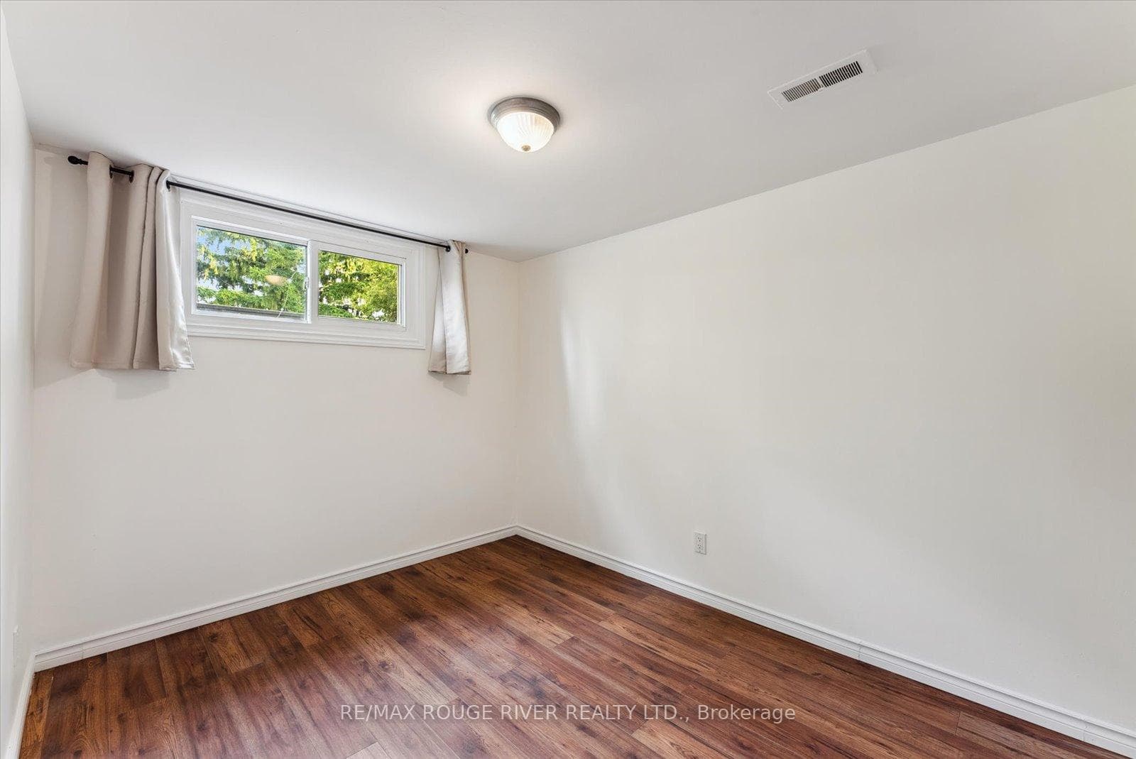 1121 Brock Street Unit Bsmt photo 4