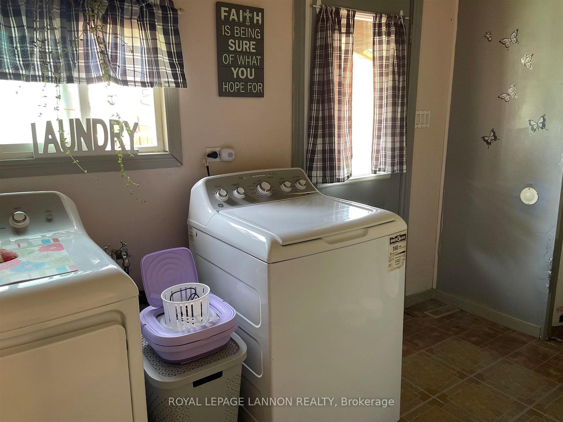 910 Alberta Street photo 10
