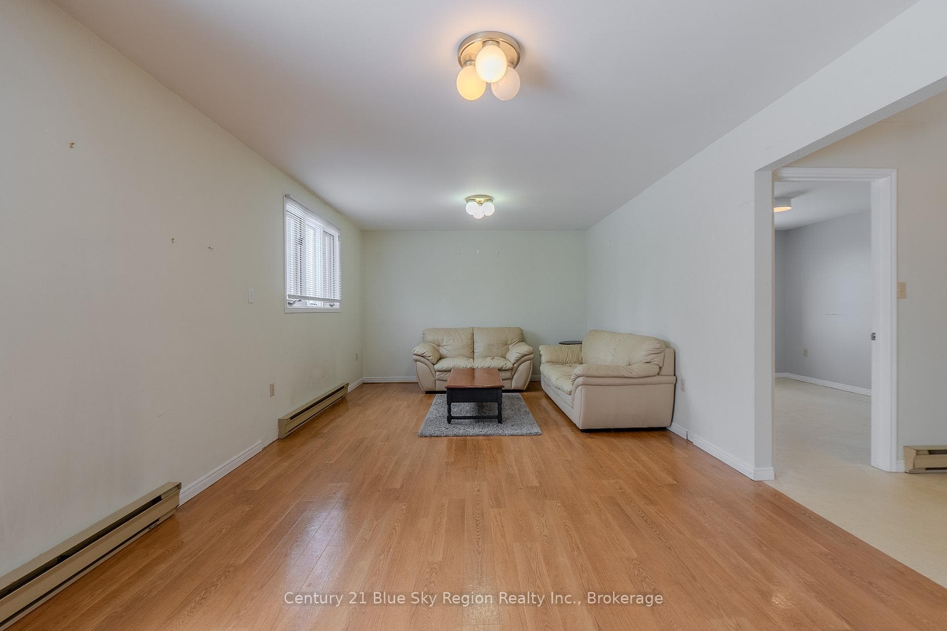 573 McLeod Street photo 16