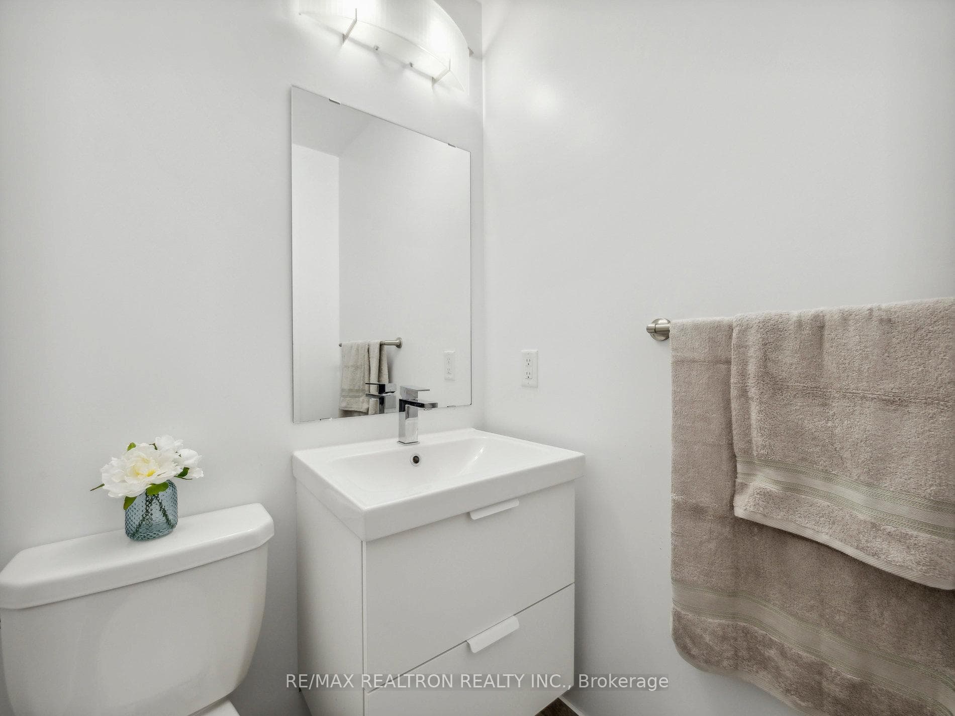 7890 Bathurst Street Unit 606 photo 13