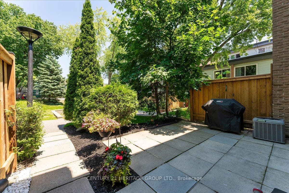 298 Milestone Crescent photo 3