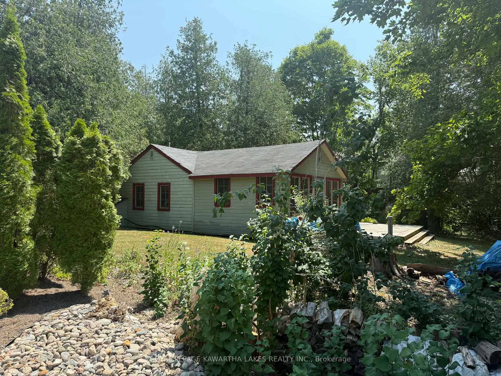 8 Sturgeon Glen Road photo 1