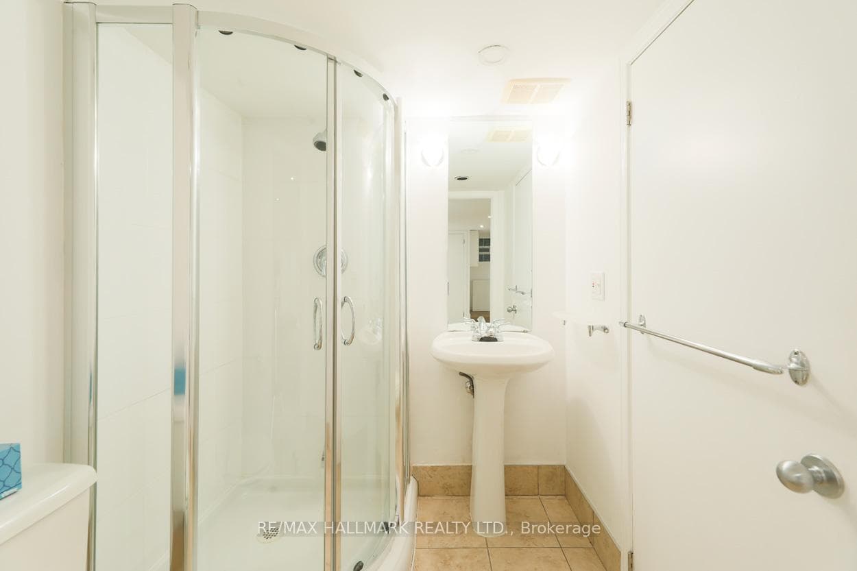 101 Pears Avenue photo 30