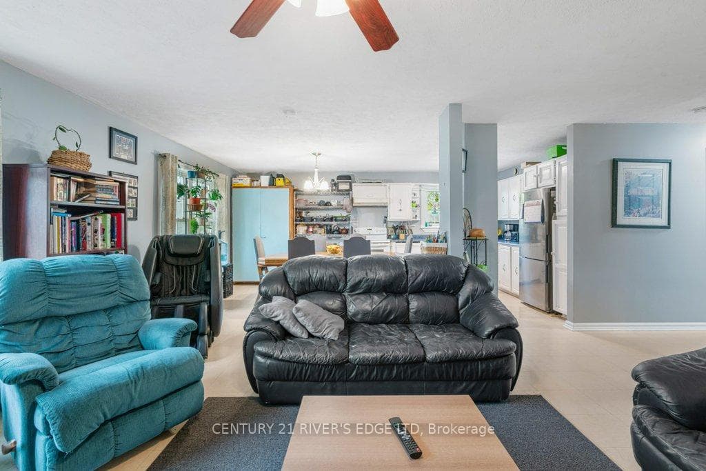 445 Railway Avenue photo 5